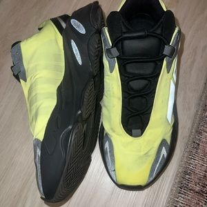 Yeezy Boost 700 sneakers
